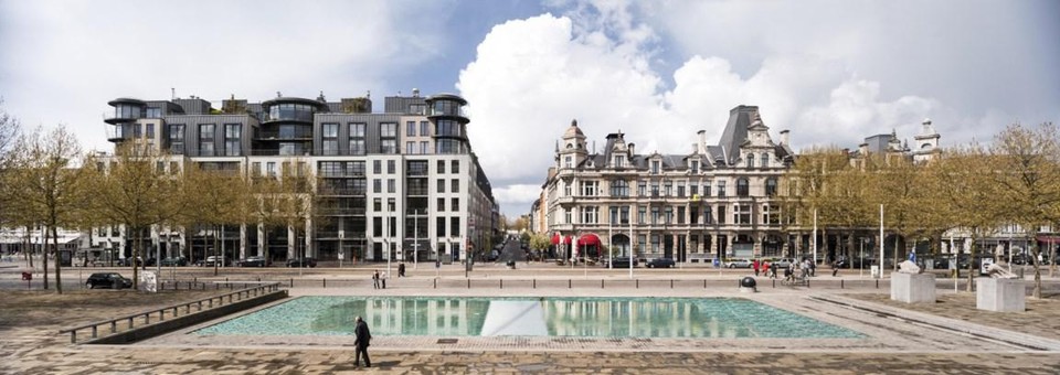 Diepe Fontein bij de trappen aan het Koninklijk Museum voor Schone Kunsten aan de Leopold de Waelplaats in Antwerpen.